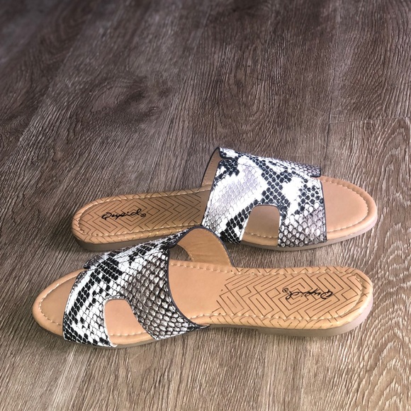 Vegan Leather Sandals - Snake Print - Picture 5 of 5